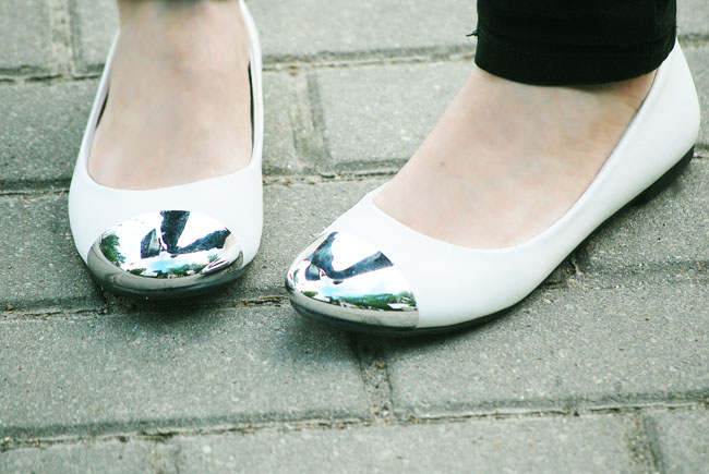 Bia%C5%82e-balerinki-ze-srebrnym-czubkie