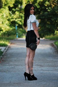 Torebka H&M czarna z ćwiekami - Must Have Fashion Blog o modzie