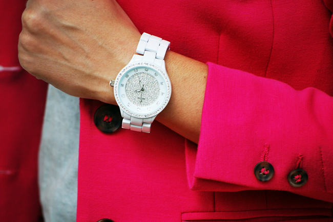 Biały zegarek z cyrkoniami belleju