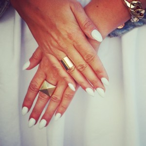 Biały manicure