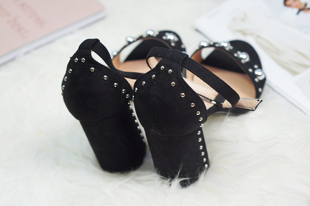 czarne buty z ozdobami