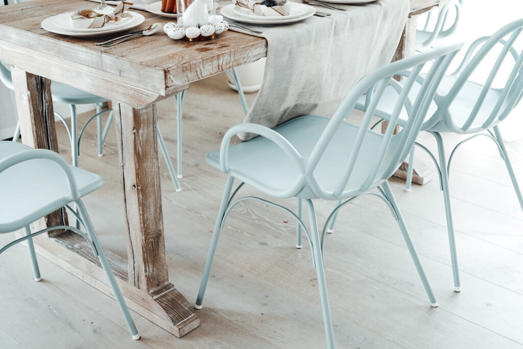 krzesła do jadalni błękitne baby blue