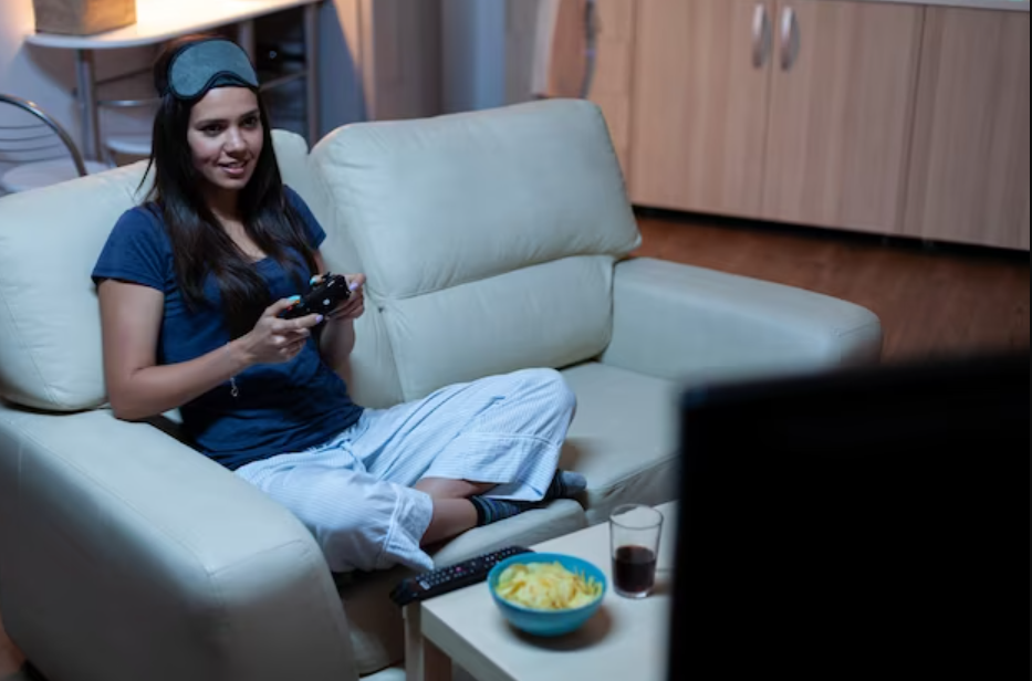 kobieta gra na playstation