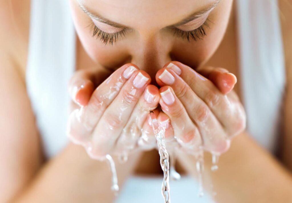 mycie twarzy prawidłowe