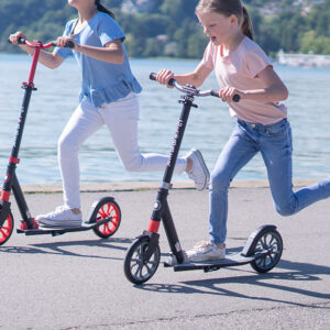 Jak wybrać hulajnogę z dużymi kołami? Poradnik dla dorosłych i nastolatków